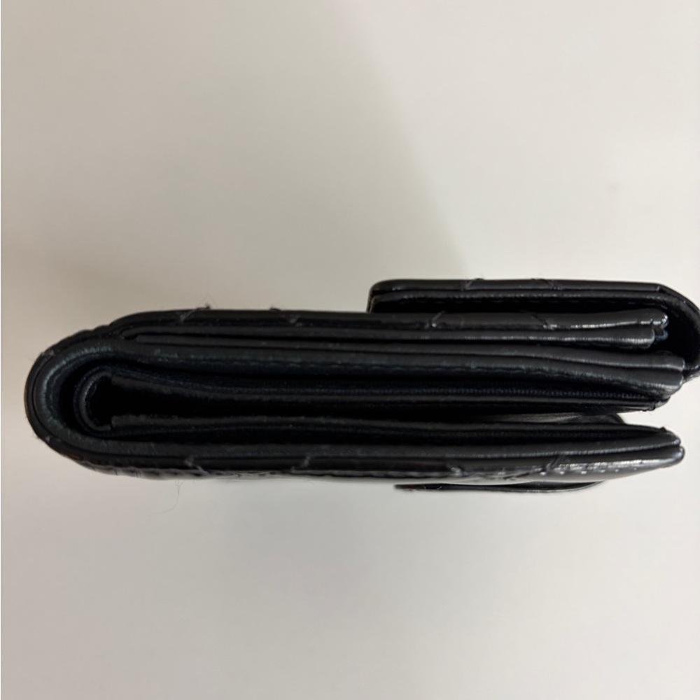 CHANEL Black Quilted Patent Leather Compact Wallet with Gold CC - Picture 14 of 15